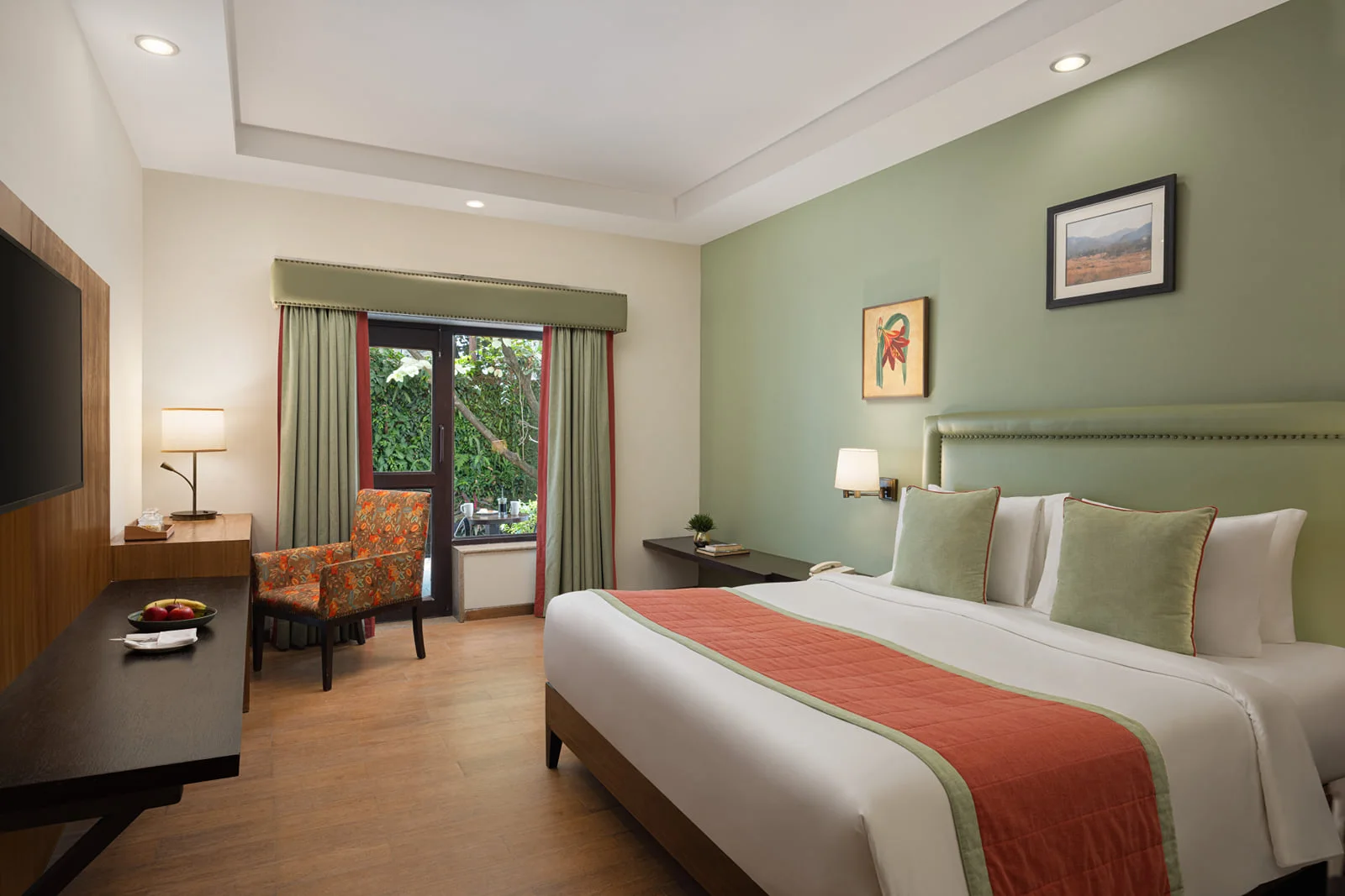 The Riverview Retreat — Guest room
