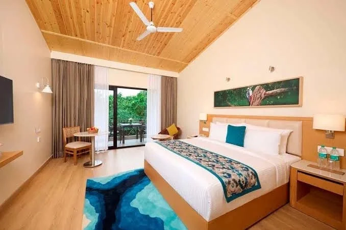 Corbett Wild River Access — Guest room and balcony
